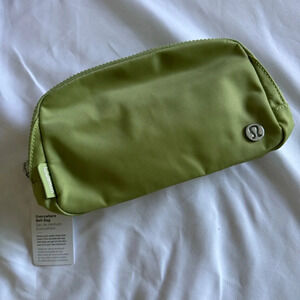 🆕💚 Lululemon Everywhere Belt Bag - Edamame Green